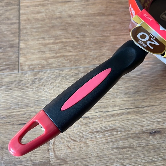 HELLO KITTY-NWT Non-Stick Medium Pan - Picture 4 of 13